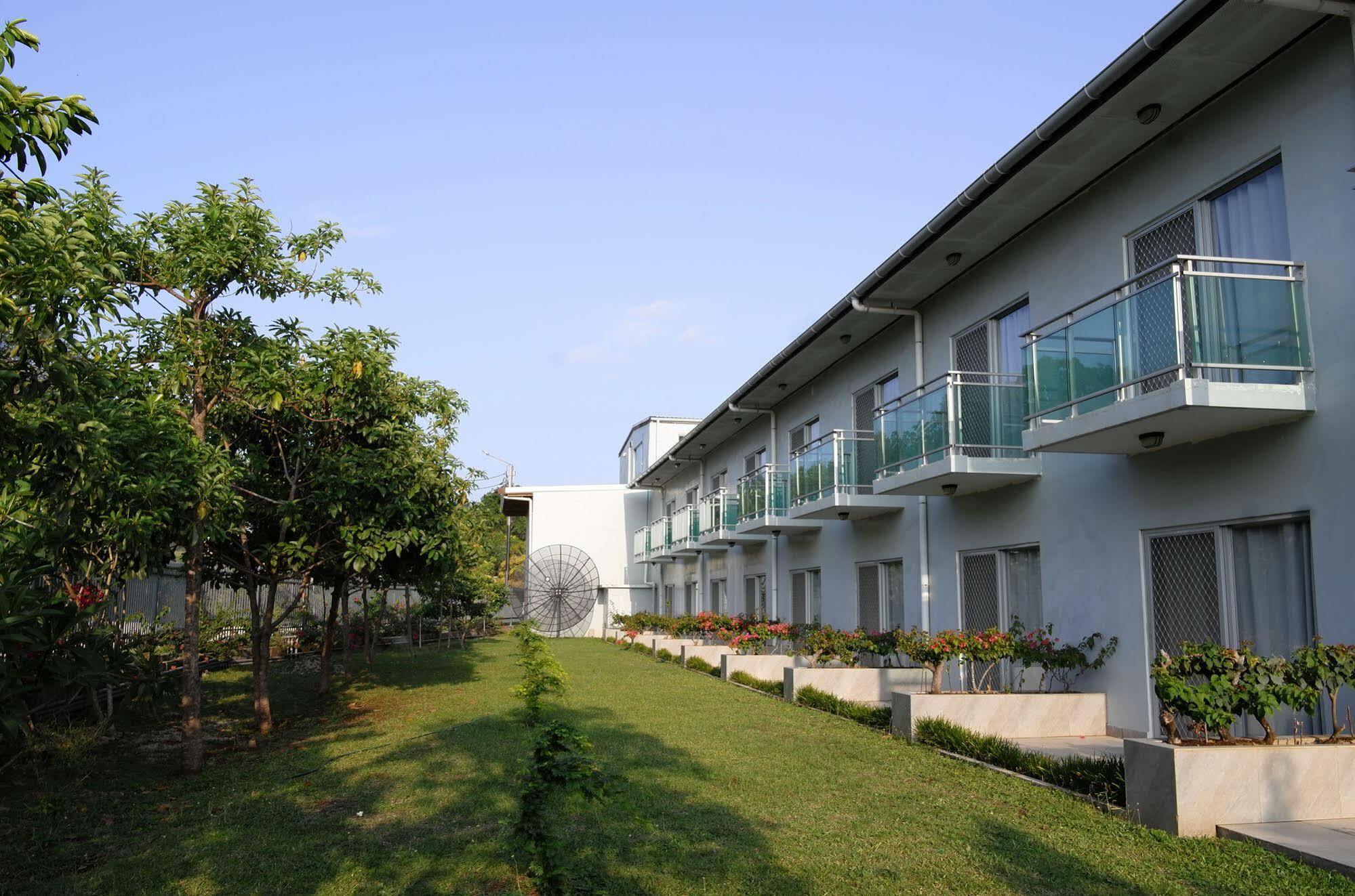 Luganvilla Business Hotel And Restaurant Luganville Exterior foto