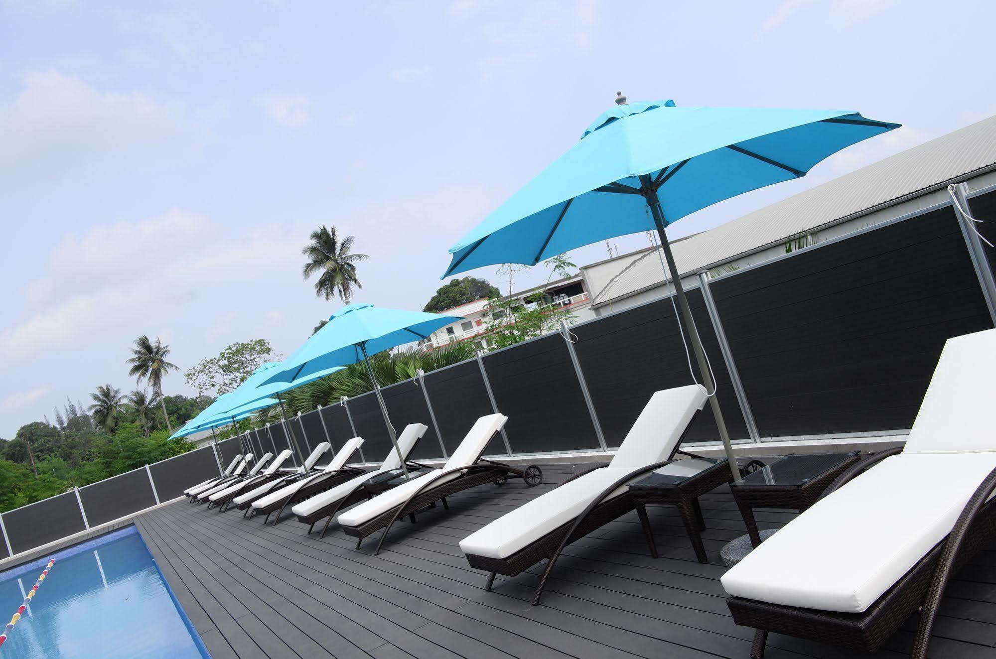 Luganvilla Business Hotel And Restaurant Luganville Exterior foto